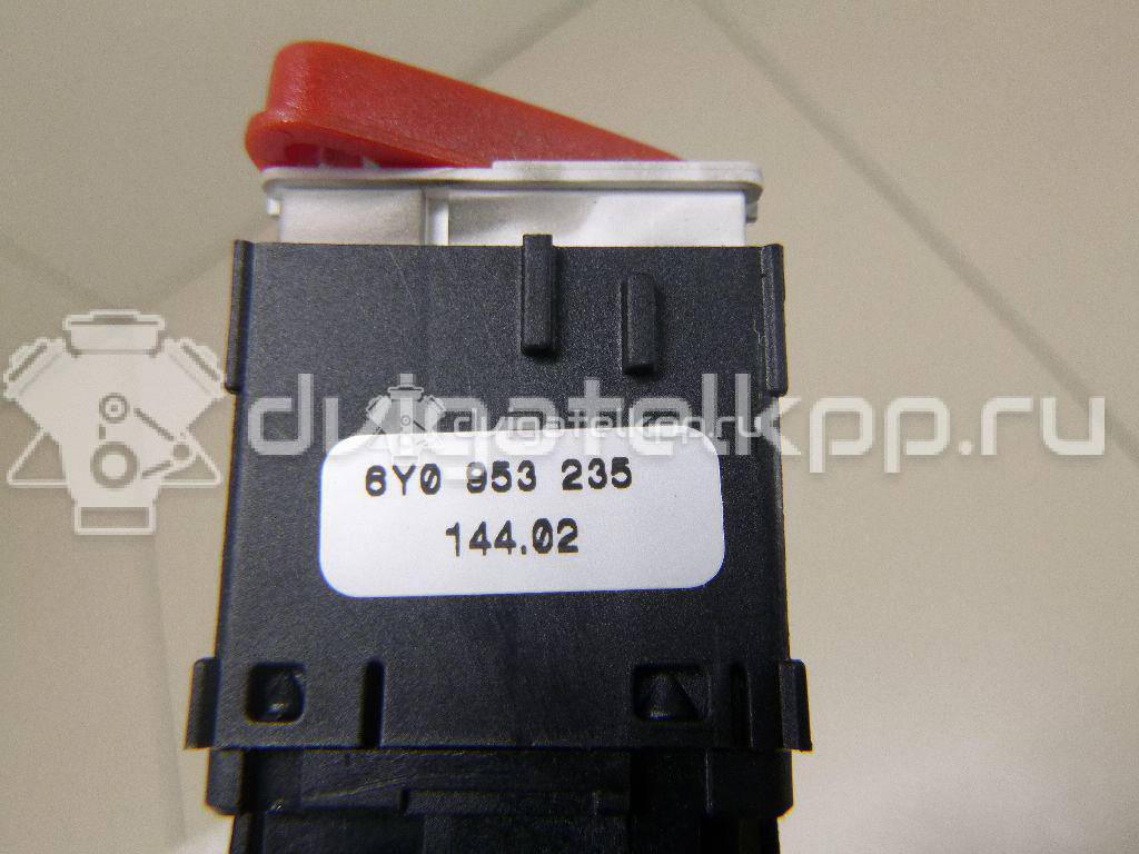 Фото Кнопка аварийной сигнализации  6Y0953235 для Skoda Fabia {forloop.counter}}