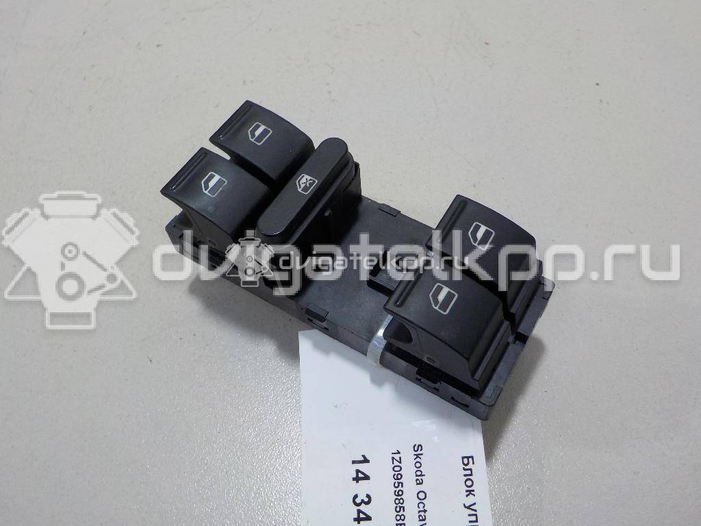 Фото Блок управления стеклоподъемниками  1Z0959858B для Skoda Roomster 5J / Octaviaii 1Z3 / Yeti 5L / Fabia / Octavia {forloop.counter}}