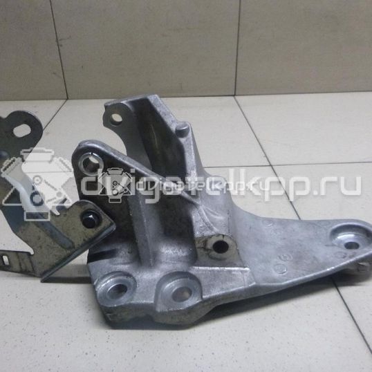 Фото Кронштейн генератора для двигателя VK56VD для Nissan Patrol 396-405 л.с 32V 5.6 л бензин 117101LA0A